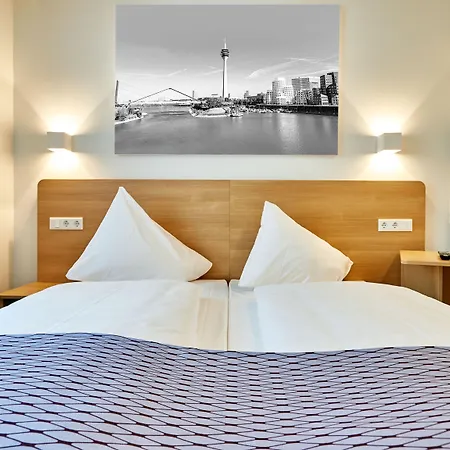 Mcdreams Duesseldorf-city Отель Дюссельдорф