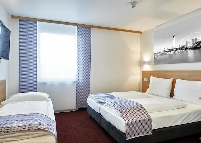 Mcdreams Duesseldorf-city Отель Дюссельдорф