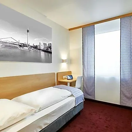 Mcdreams Duesseldorf-city 2*