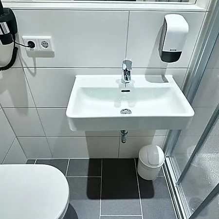 Mcdreams Duesseldorf-city 2*