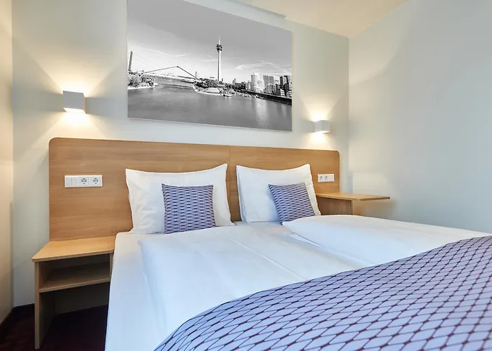 Mcdreams Duesseldorf-city 2*